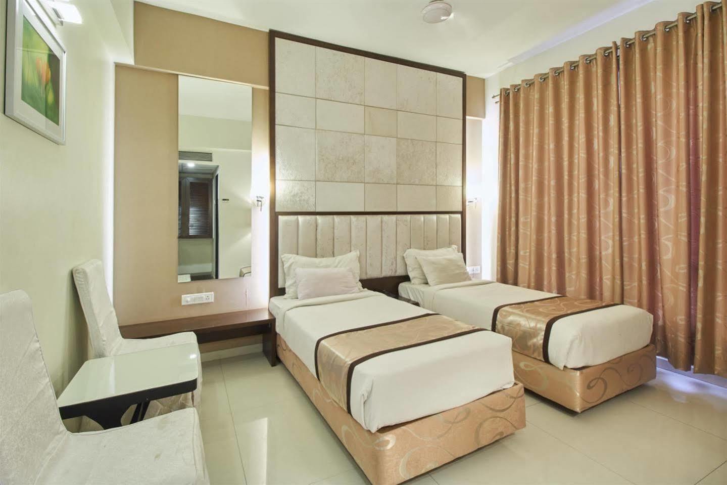 Hotel Executive Silver Inn 奥兰加巴德 外观 照片