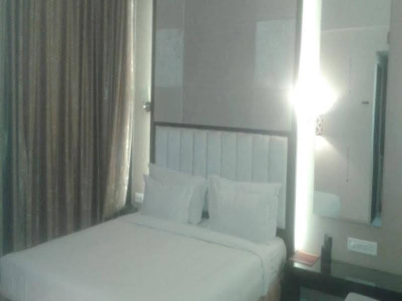 Hotel Executive Silver Inn 奥兰加巴德 外观 照片
